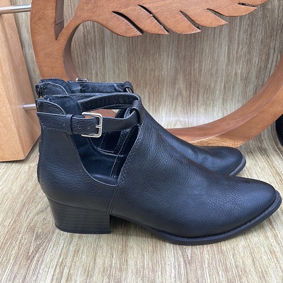 LC LAUREN CONRAD Faux Leather Ankle Strap Booties - 7 (Black) - Picture 3 of 9